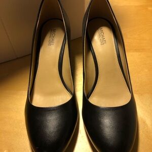 Michael Kors leather Classic Black Heels pumps size 6.5